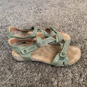 Taos Trulie Green Braided Strappy Sandals Sz.42 or 11-11-5 Leather Comfort Shoes